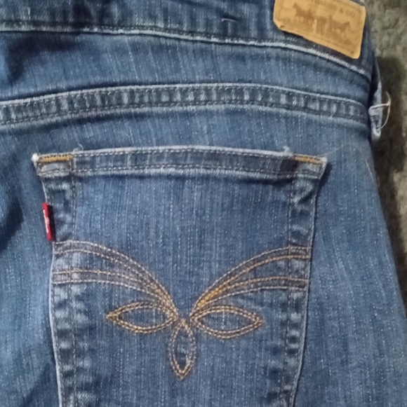 Levi's Blue Denim Cropped Capris - Picture 3 of 6